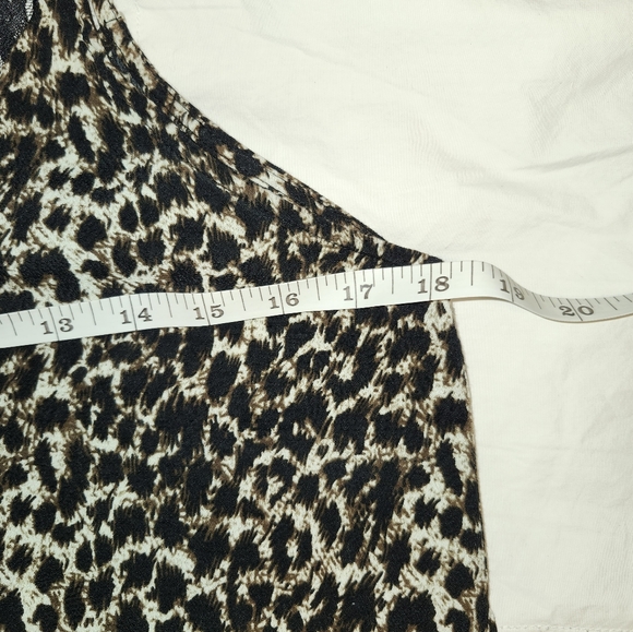 Design Lab leopard print flowy blouse with lace detail in size small - Picture 7 of 10